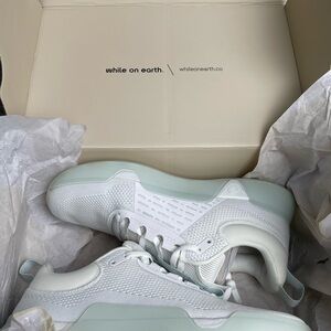 ✨ NWT While on Earth Move Trainers – Women’s Size 9.5 ✨